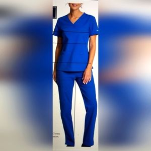 NWOT CHEROKEE REVOLUTION V NECK  STRAIGHT LEG PULL ON CARGO SCRUBS SET